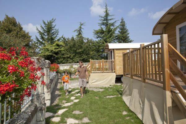 Les Roulottes De Cuzay Villa Roiffé Eksteriør billede