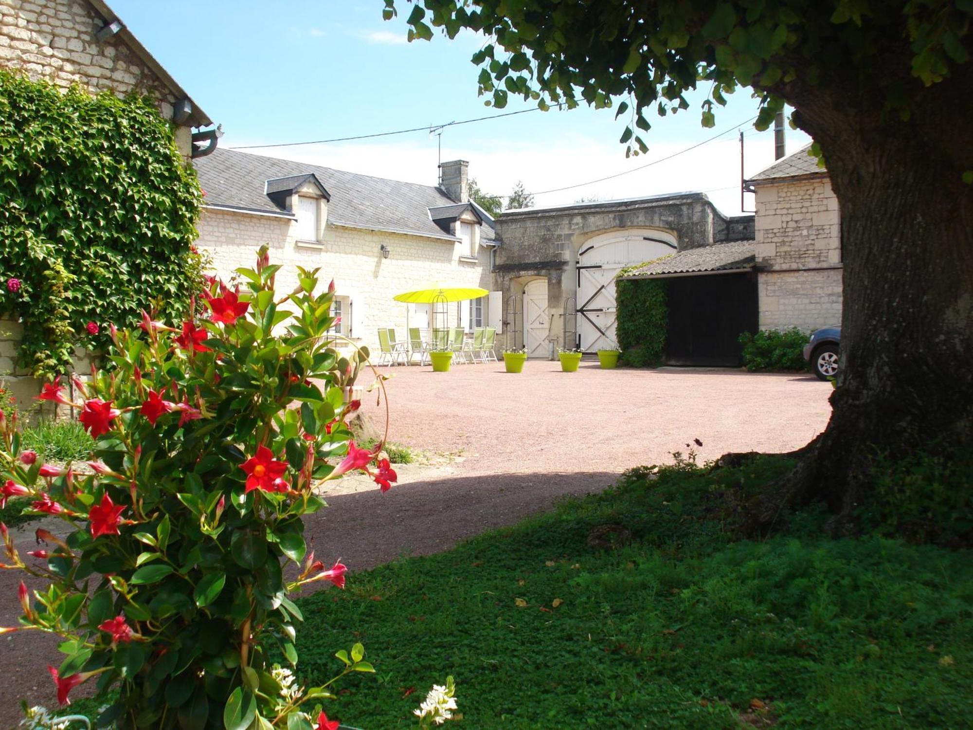 Les Roulottes De Cuzay Villa Roiffé Eksteriør billede